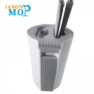 Microfibre bagnate e secche 360 lavano un secchio per pulire il pavimento